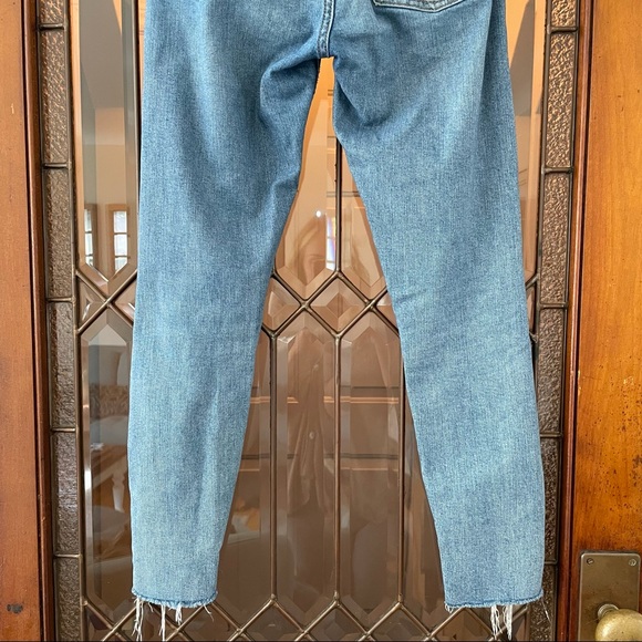 Levi’s Distressed Wedgie Skinny - Picture 6 of 6